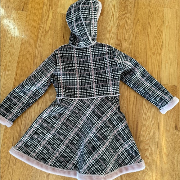 Gorgeous velvet girls swing coat in a size 6- perfect condition! - Picture 6 of 8